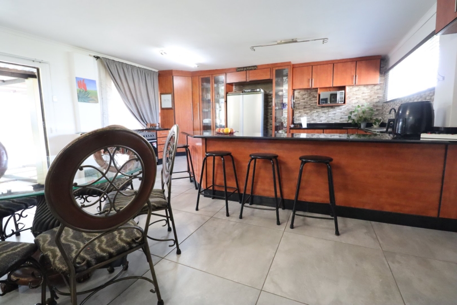 5 Bedroom Property for Sale in Kabega Park Eastern Cape